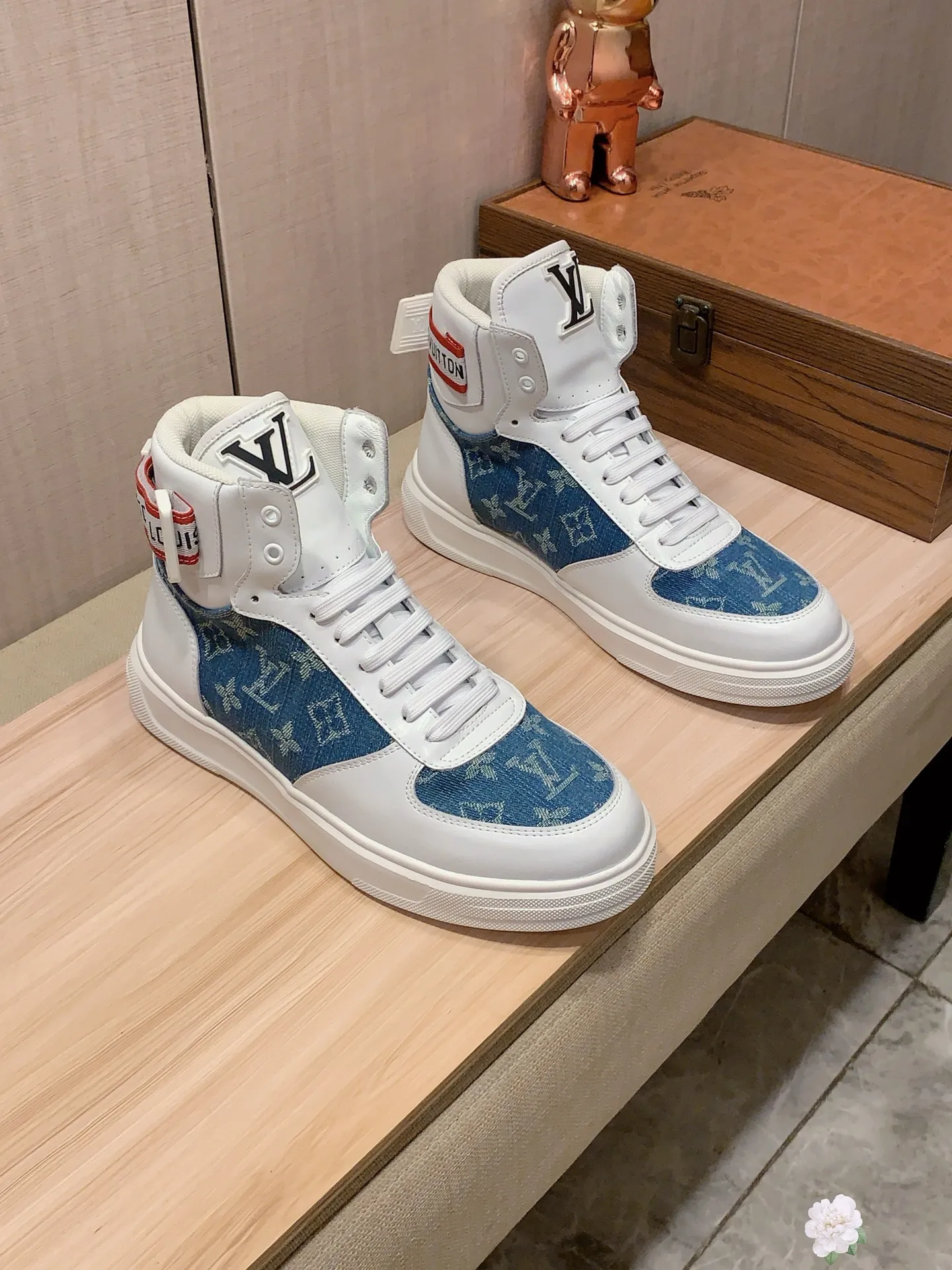 High-top men's shoes 💰442💰💰🎩🎩[Lightning][Lightning] "LV*" latest • popular casual shoes, top brand [seduce] luxury~purchase, top~quality. [Strong] The upper is made of imported breathable cowhide with fabric material ➕ Breathable sheepskin feet (•) and fine workmanship. The original stylish and stylish soft rubber wear-resistant and non-slip outsole is light and comfortable on the feet. The real thing looks better when taken in real life. 111: code: 38-44, 2️⃣ colors selected